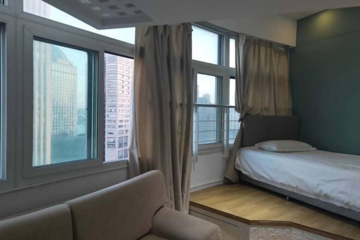 Ropa de cama de alta calidad, camas con pillow-top y escritorio