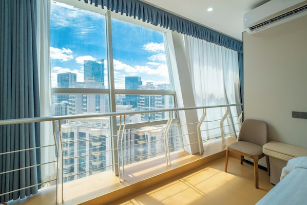 Premium bedding, pillowtop beds, desk, blackout drapes