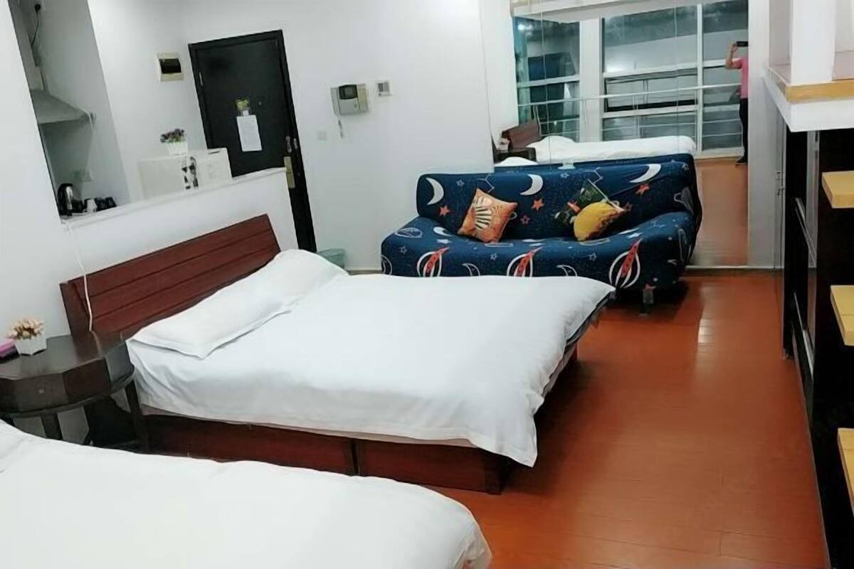 Ropa de cama de alta calidad, camas con pillow-top y escritorio