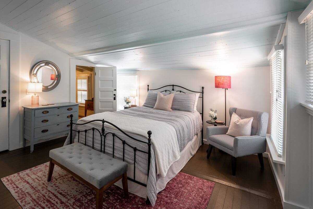 Cottage, 1 Queen Bed (Rose Cottage Room) | Desk, laptop workspace, blackout curtains, iron/ironing board