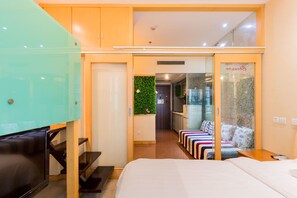 Premium bedding, pillowtop beds, minibar, in-room safe - Mayson Shanghai Zhongshan Park Serviced Apartment (Shanghai)