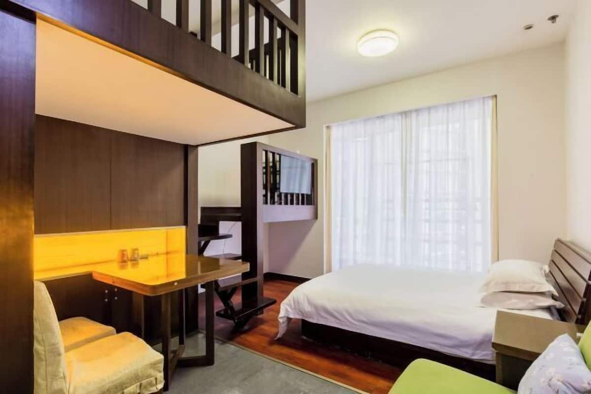 Premium bedding, pillow-top beds, minibar, in-room safe