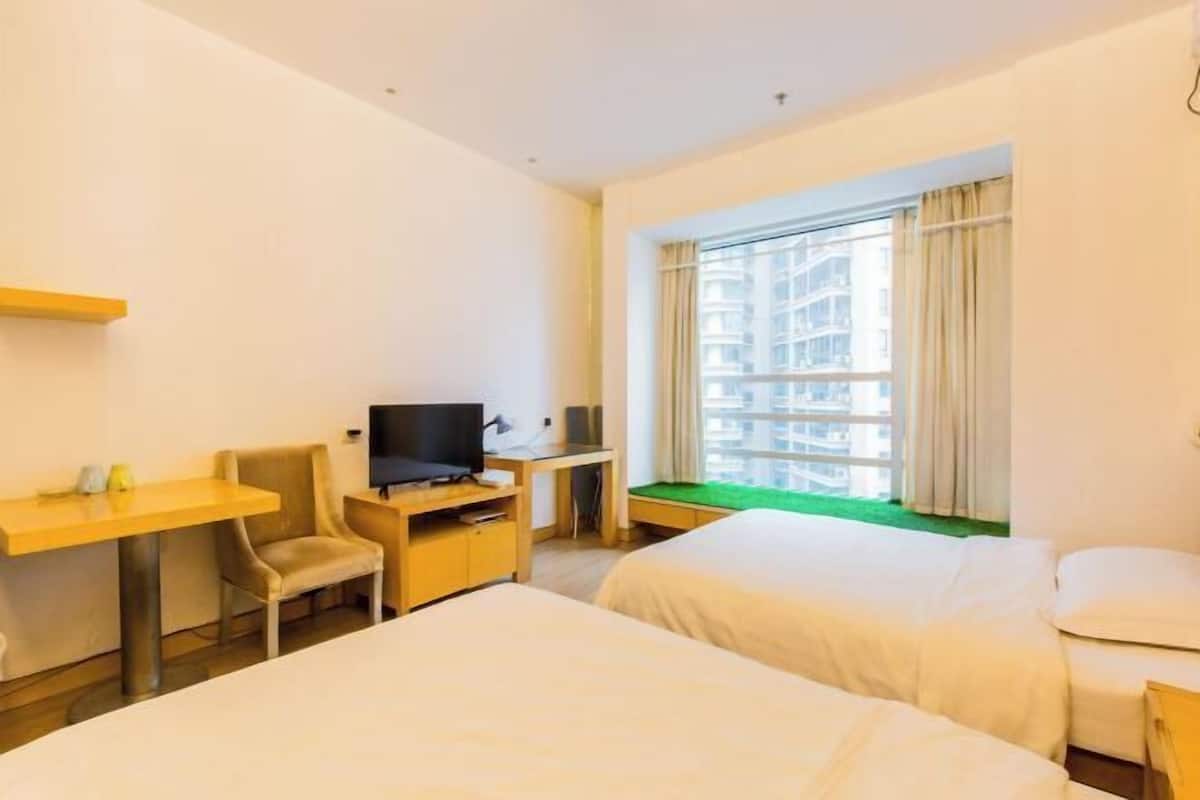 Premium bedding, pillow-top beds, minibar, in-room safe
