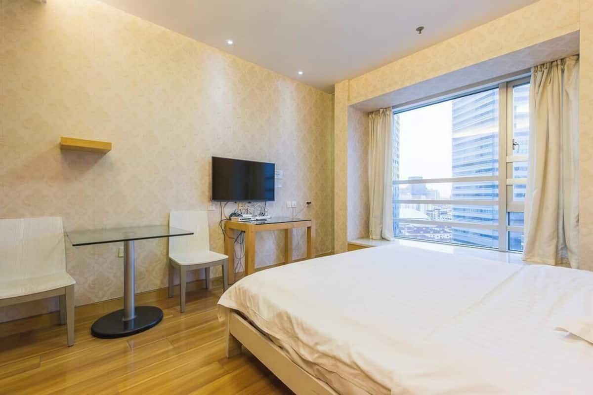 Ropa de cama de alta calidad, camas con pillow-top y minibar