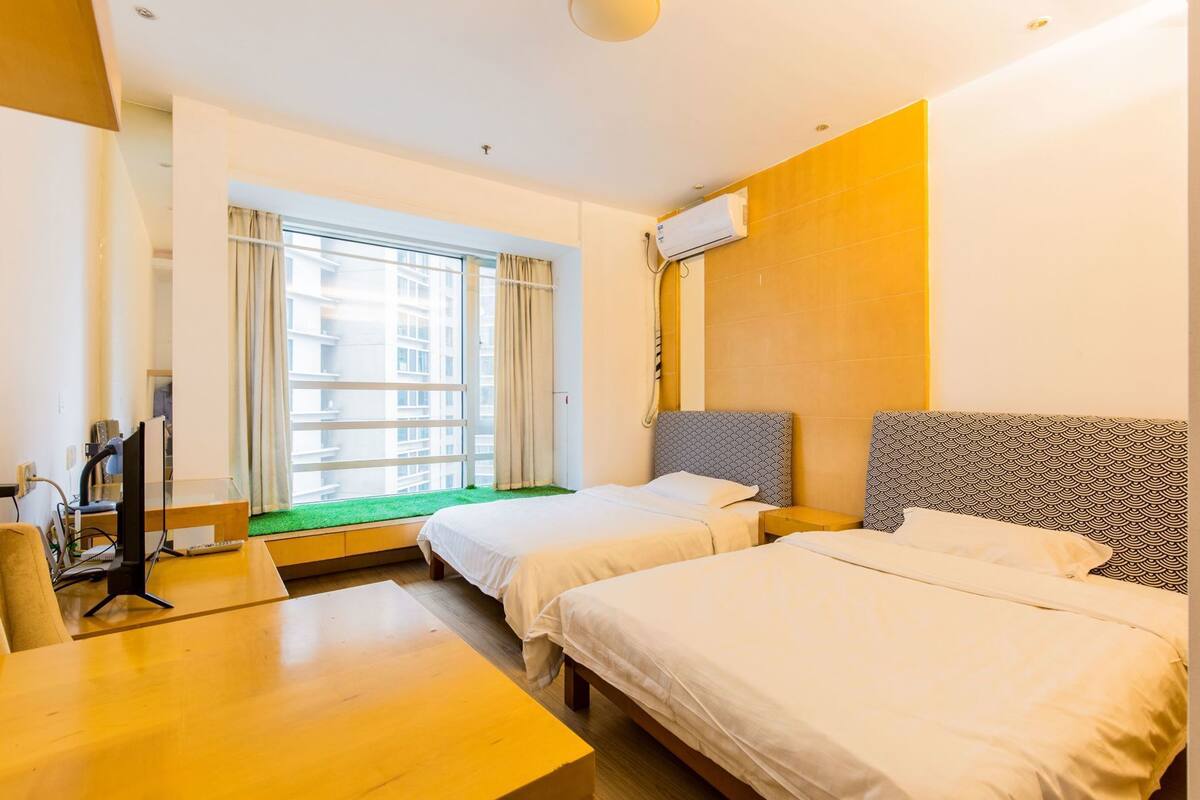 Ropa de cama de alta calidad, camas con pillow-top y minibar