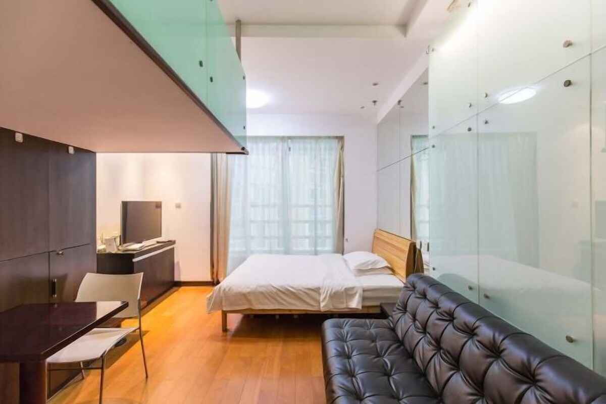 Premium bedding, pillowtop beds, minibar, in-room safe