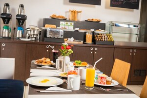 Desayuno completo todos los días (con cargo)