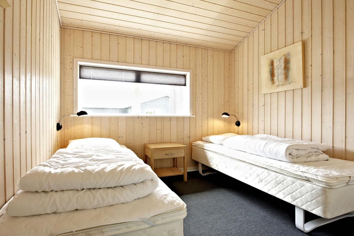 classic plus 8 | iron/ironing board, free wifi