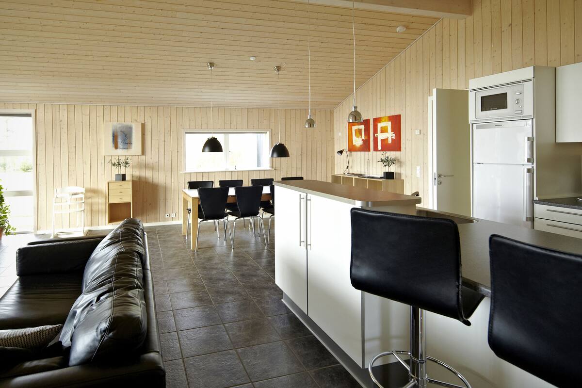 classic plus 8 | private kitchen | full-sized fridge, microwave, oven, stovetop