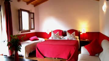 Limoni | Premium bedding, minibar, desk, soundproofing