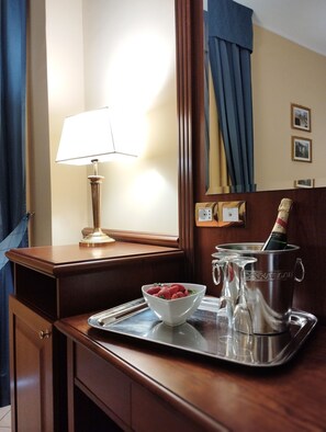 Suite « Premier », 1 très grand lit | Équipements de la chambre