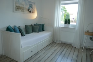 Family Room | Individually furnished, desk, laptop workspace, bed sheets - Hotel Gasthof Handewitt (Handewitt)