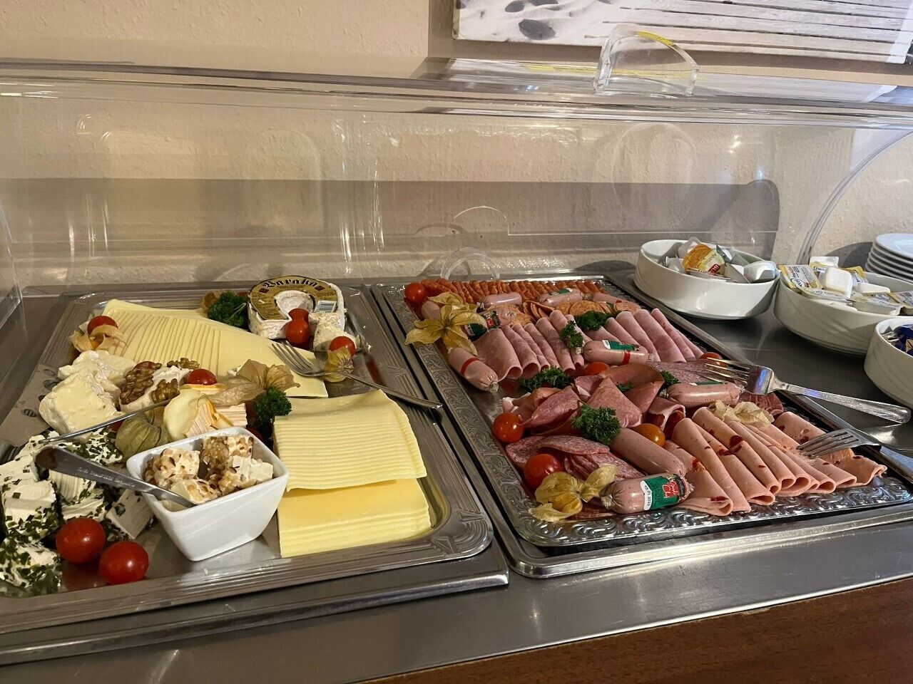 breakfast and dinner served, regional cuisine