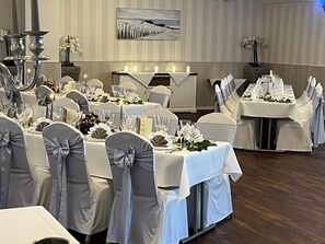 Aamiainen ja illallinen, paikallinen keittiö