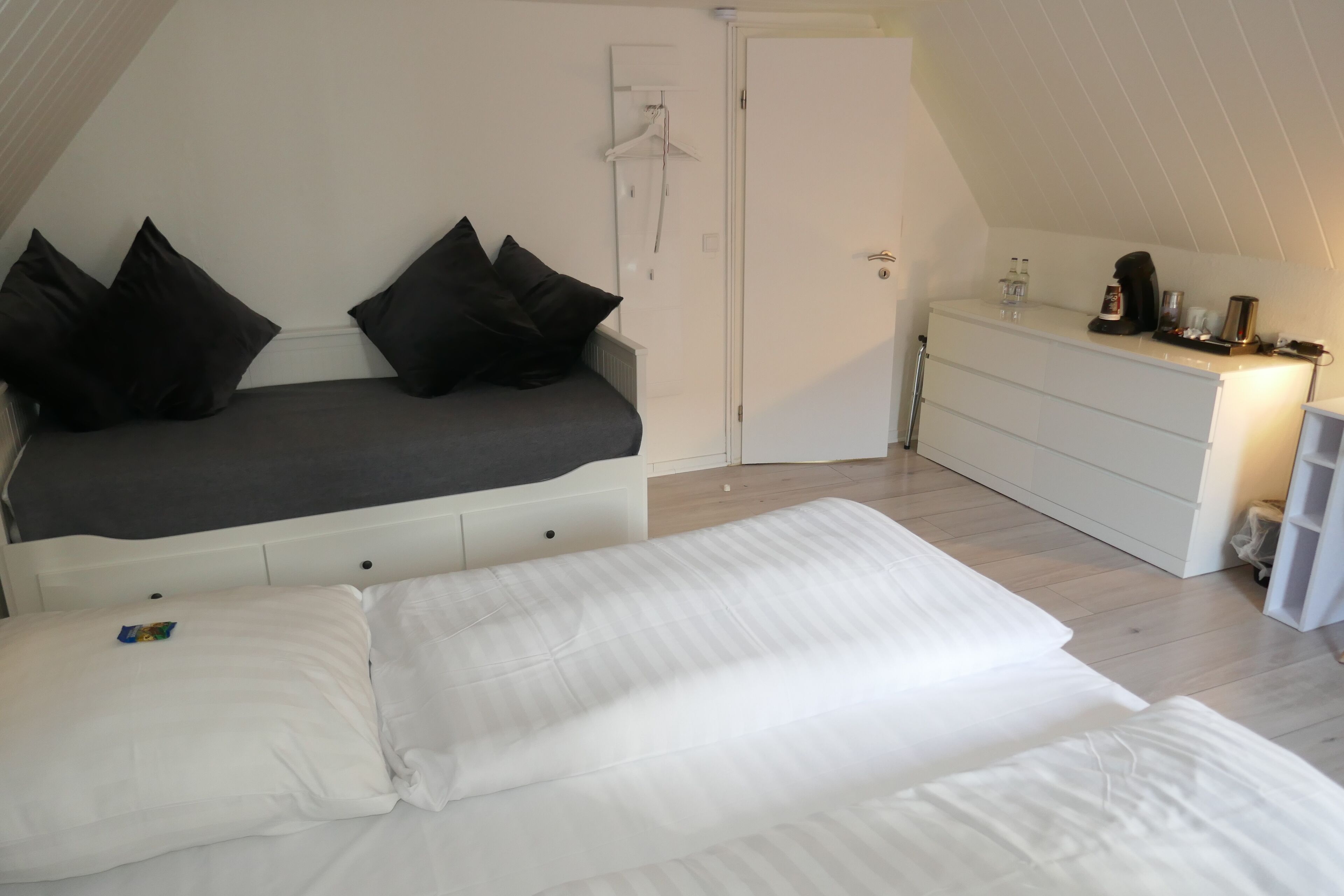 double room | individually furnished, desk, laptop workspace, bed sheets