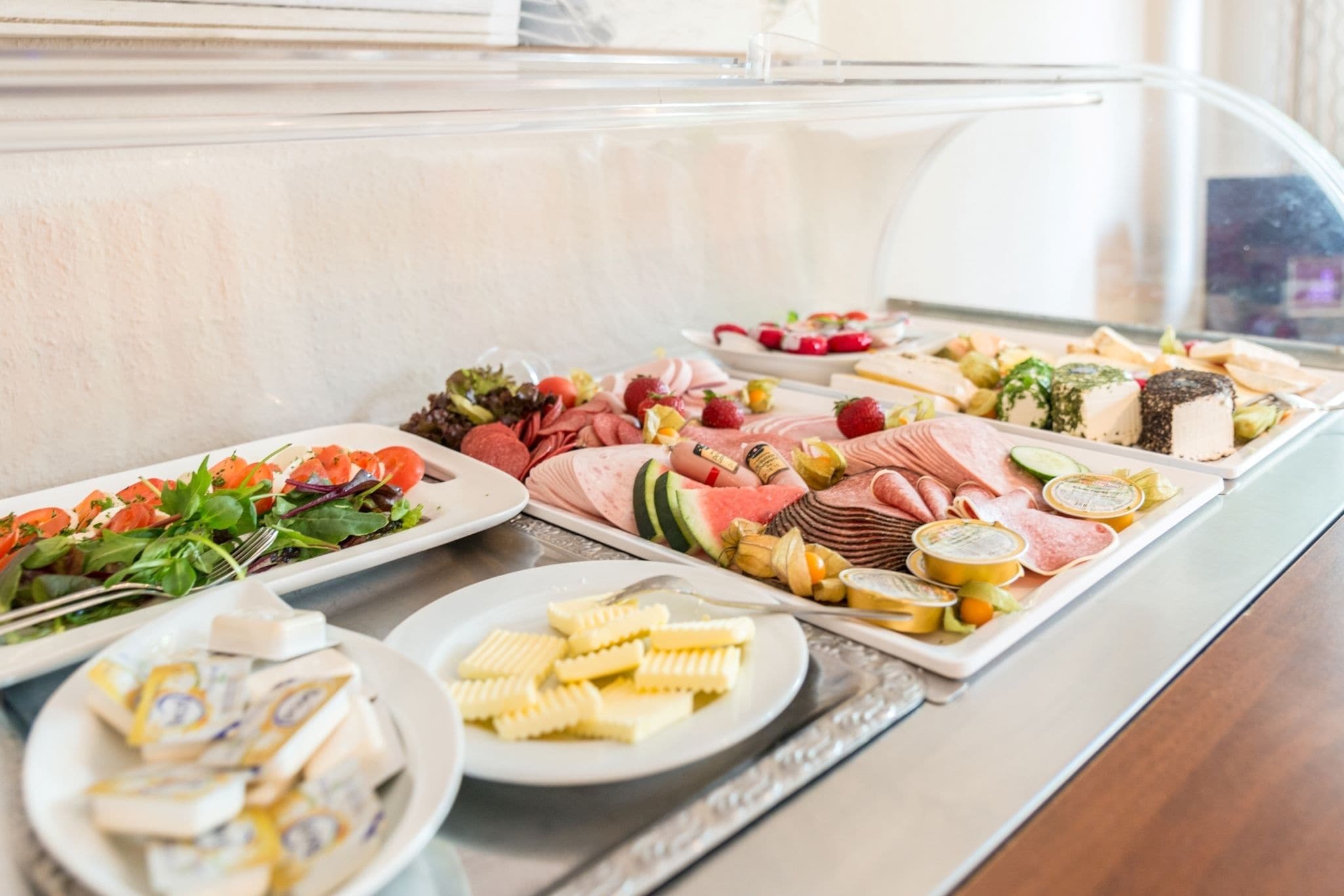 free daily full breakfast