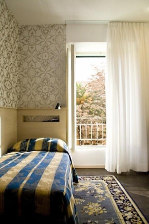 Single Room | Minibar, in-room safe, desk, blackout curtains - Hotel Appia 442 (Rome)