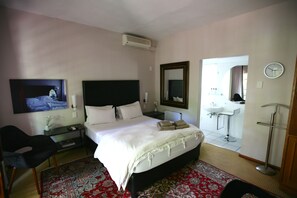 Standard Room (6) | Egyptian cotton sheets, premium bedding, in-room safe