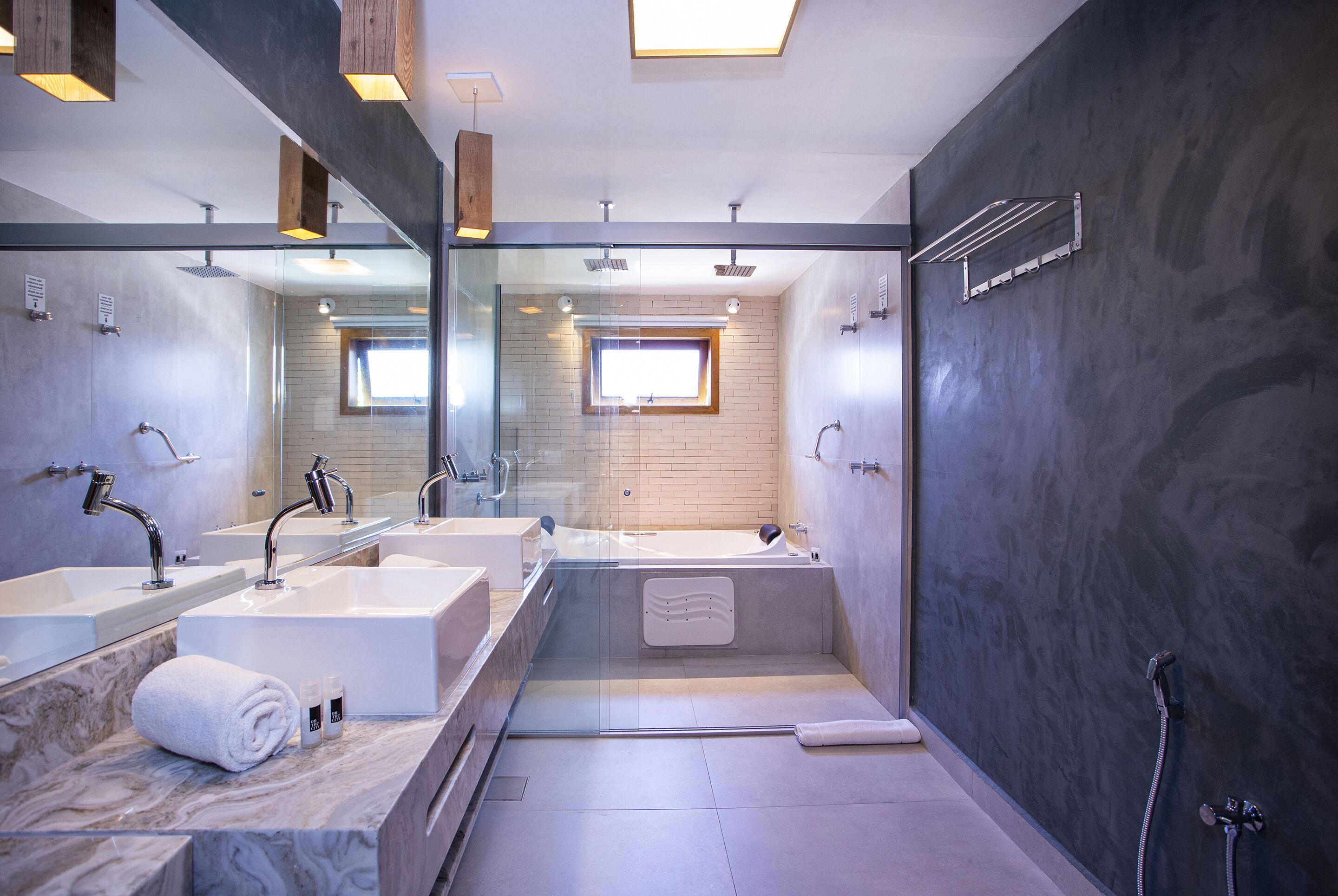 Suite estudio Premium | Baño | Artículos de higiene personal gratuitos, secador de pelo y toallas