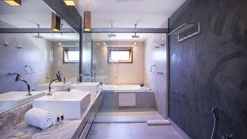 Suite estudio Premium | Baño | Artículos de higiene personal gratuitos, secador de pelo y toallas