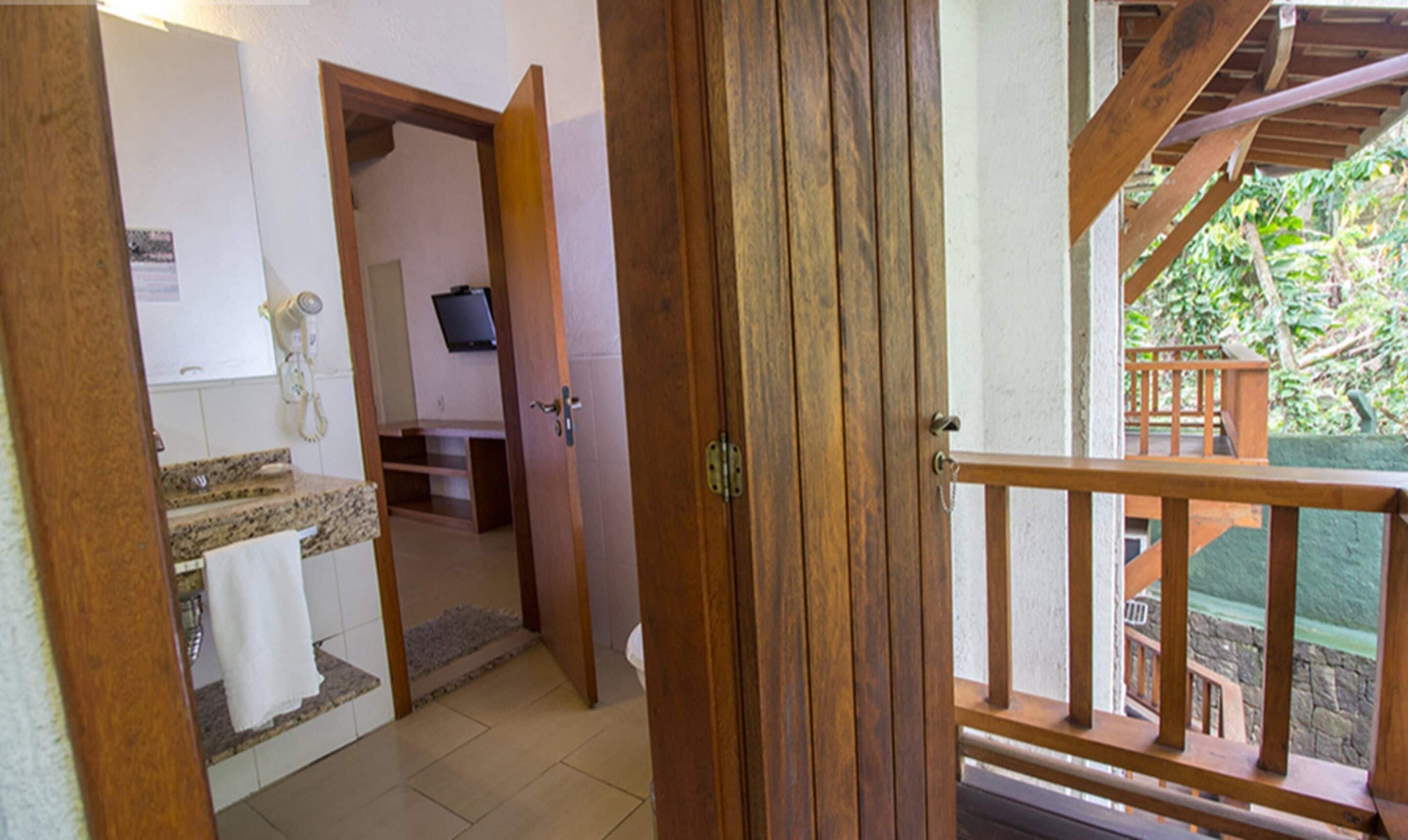 deluxe double room, ground floor | bathroom | free toiletries, hair dryer, towels, soap