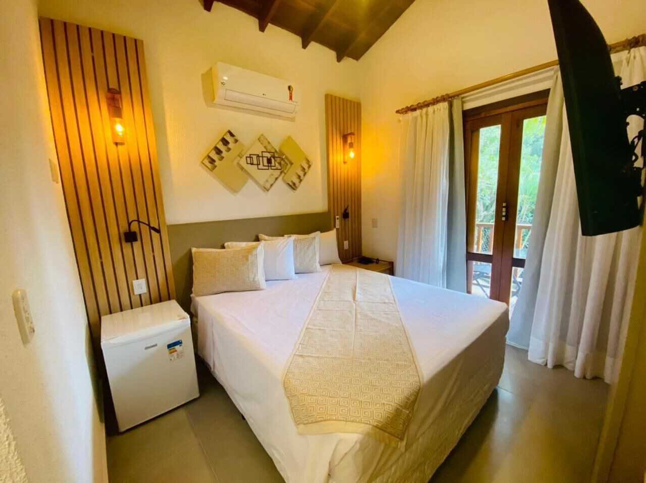 Minibar, in-room safe, iron/ironing board, free WiFi