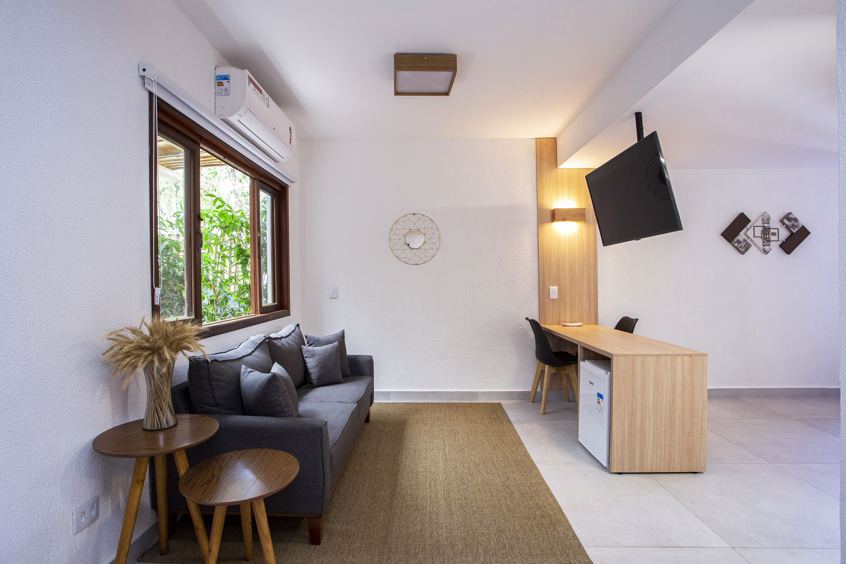 premium studio suite | living area