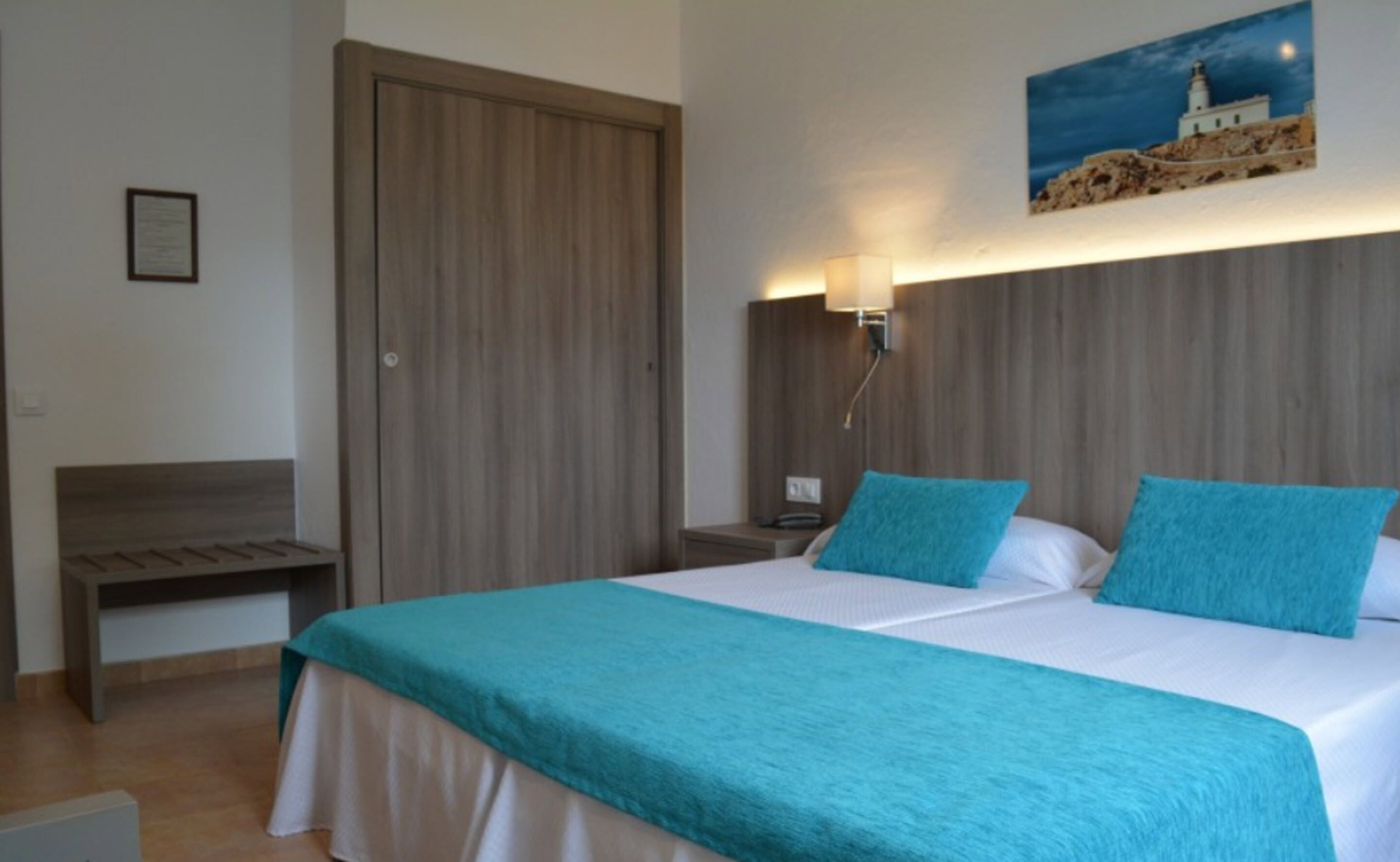 2 bedrooms, laptop workspace, blackout curtains