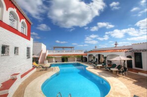 Outdoor pool - Hotel del Almirante (Es Castell)