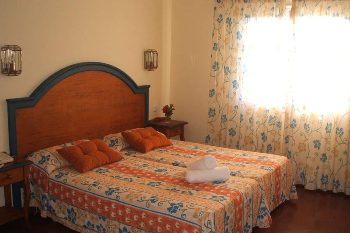 single room | bathroom | combined shower/bathtub, hair dryer, towels, soap