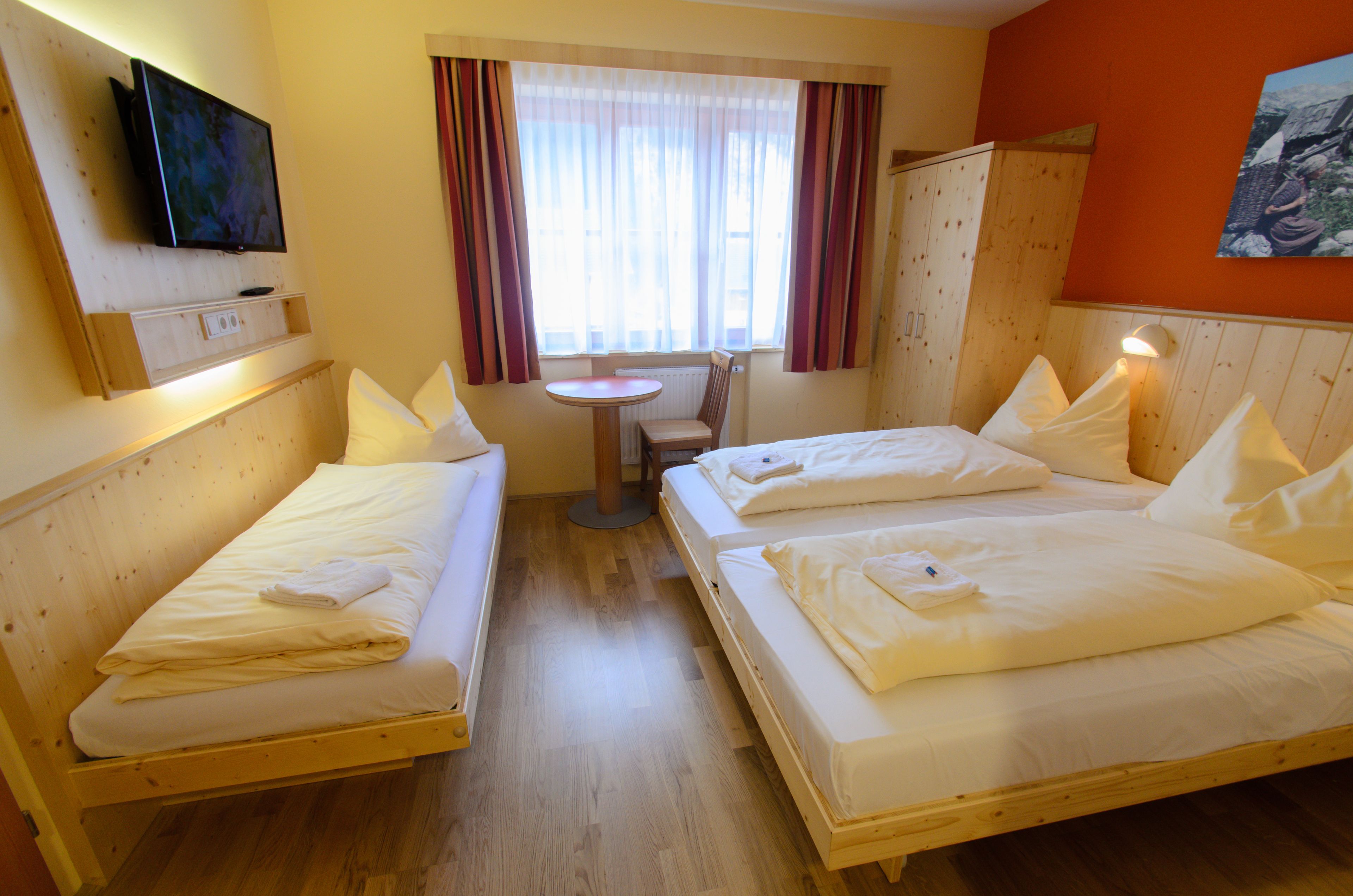 triple room | in-room safe, desk, free wifi, bed sheets