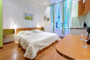 Studio, 1 parisänky, kaupunkinäköala | Ylelliset vuodevaatteet, työpöytä, äänieristys, silitysrauta/-lauta