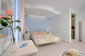 Soundproofing, free rollaway beds, free WiFi, bed sheets - Hotel Blue Sky (Naxos)