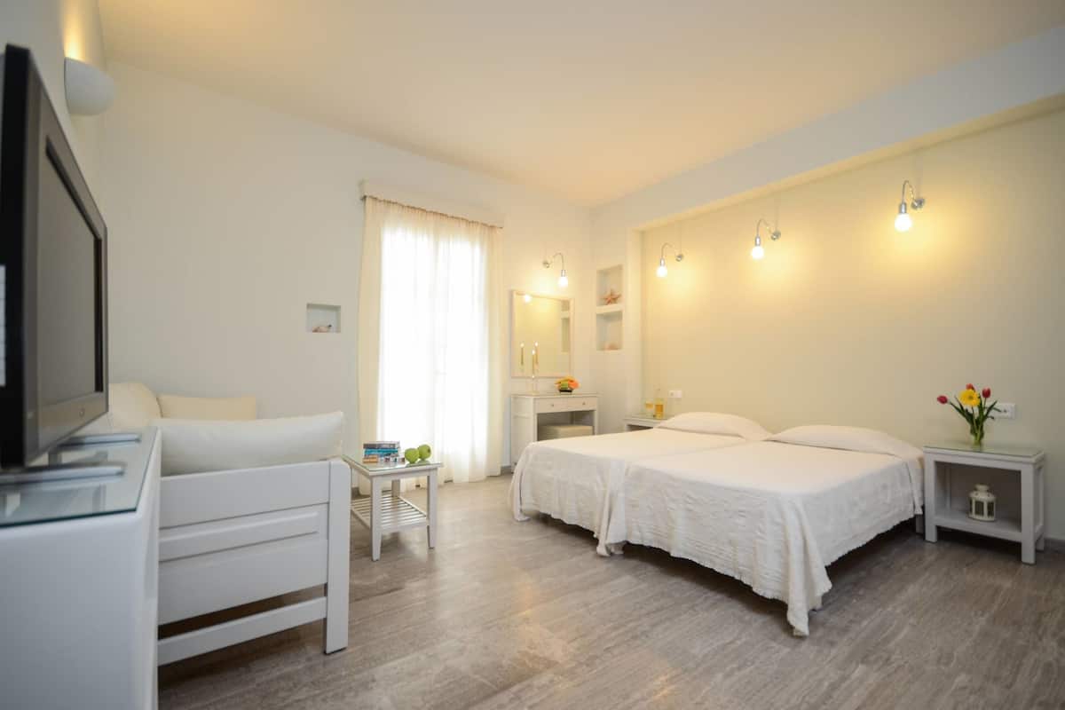 Superior Double Room, Terrace | Soundproofing, free rollaway beds, free WiFi, bed sheets