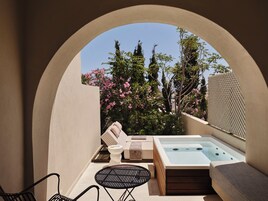 Comfort Room with Jacuzzi | Private spa tub