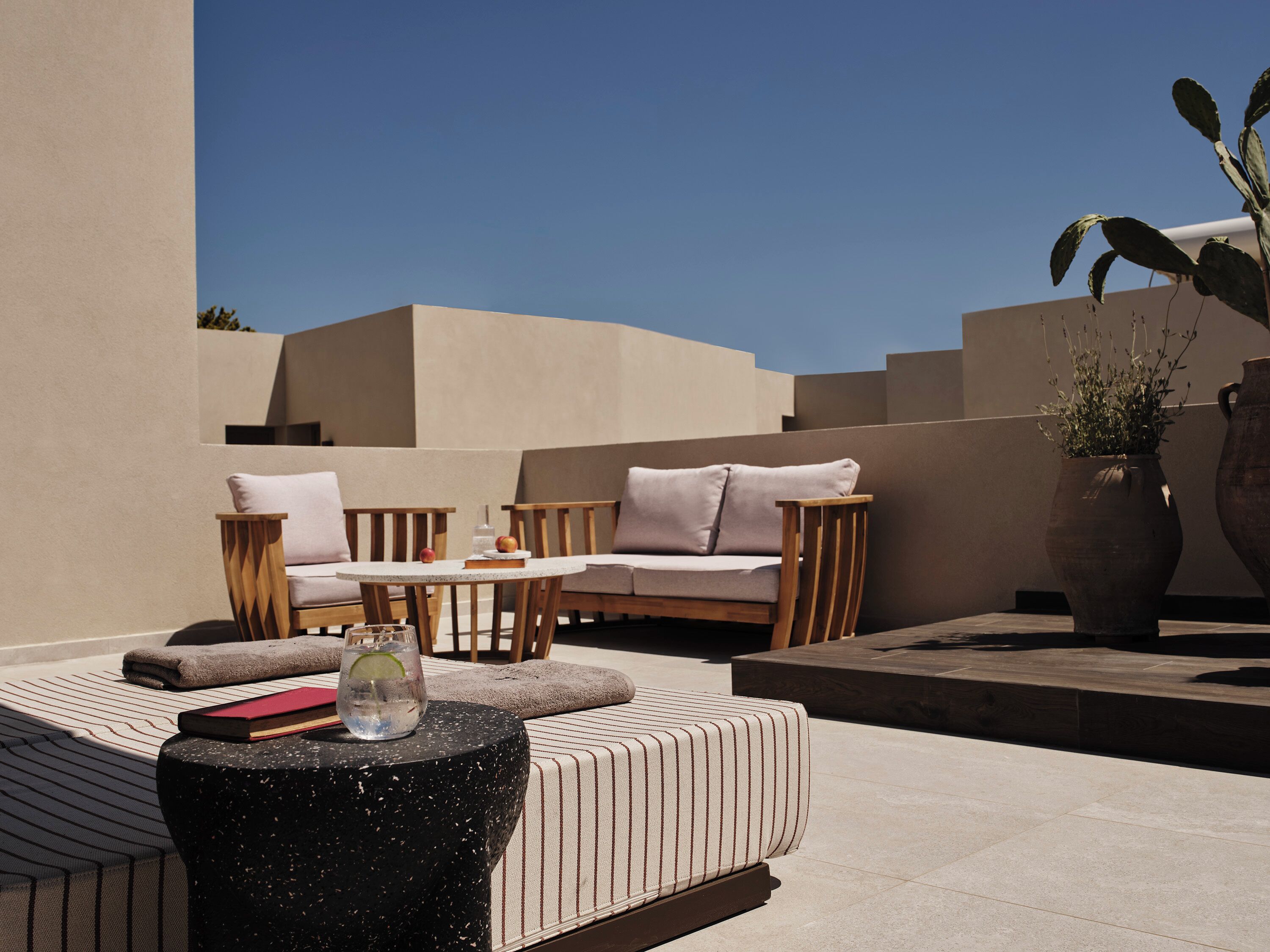 penthouse suite with jacuzzi | balcony