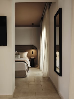 Open Plan Suite with Private Pool | Minibar, in-room safe, individually decorated, soundproofing - NAUMA PAROS Design Boutique Hotel-Adults Only (Paros)