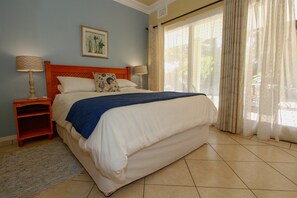 Rom (Garden (2)) | Safe på rommet, skrivebord, blendingsgardiner og barnesenger (inkludert)