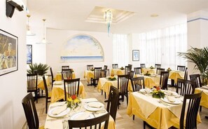 Lunch and dinner served, Italian cuisine - Hotel Elite (Cattolica)