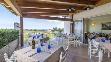 Bao gồm bữa sáng đặc sản địa phương hàng ngày