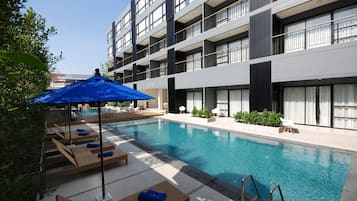 3 outdoor pools, sun loungers