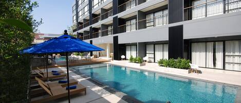 3 outdoor pools, sun loungers