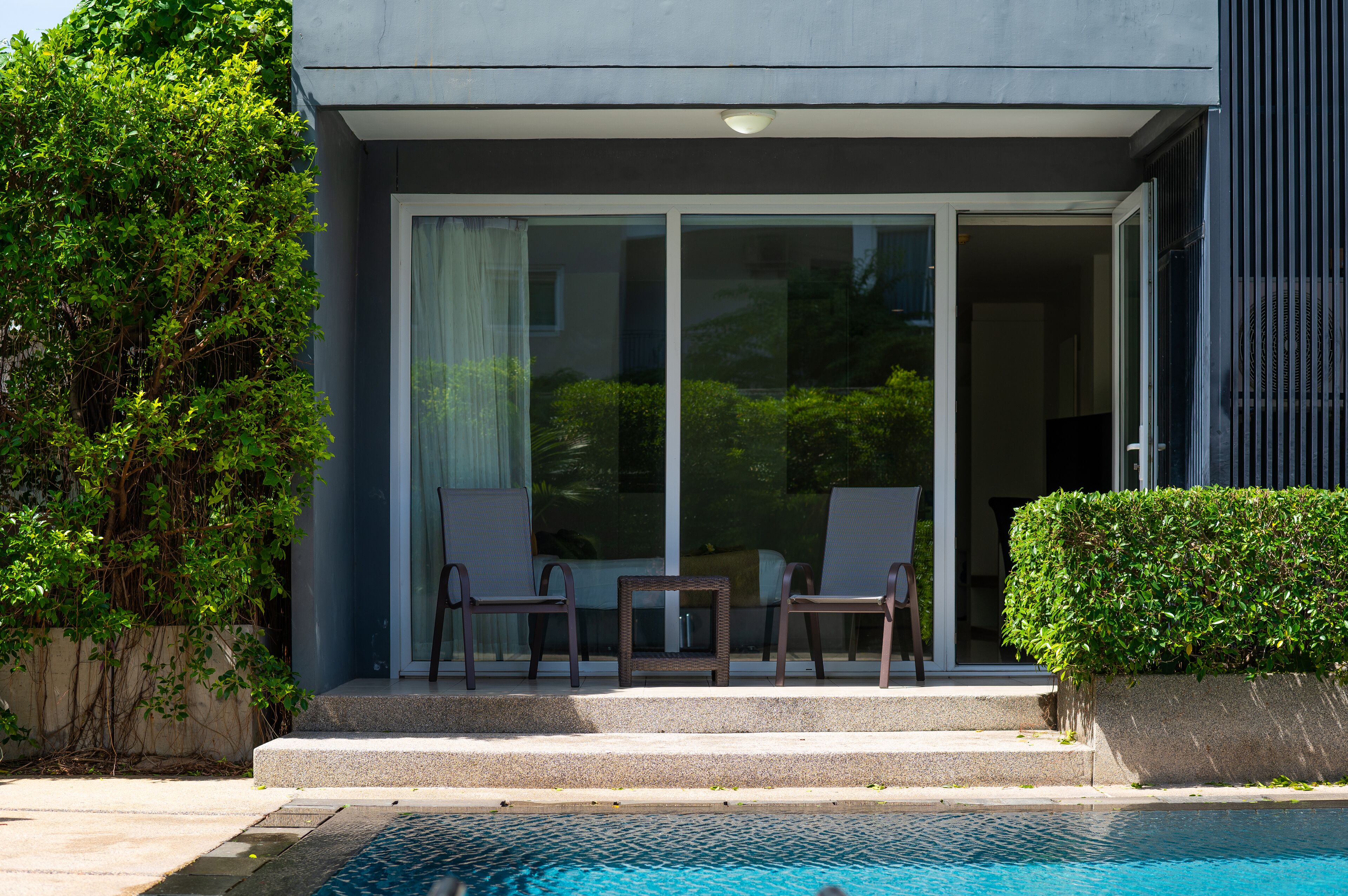Double or Twin Room with Swimming Pool Access | เครื่องนอนระดับพรีเมียม, มินิบาร์, ตู้นิรภัยในห้องพัก