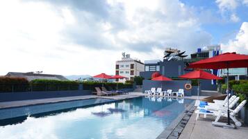 3 outdoor pools, sun loungers