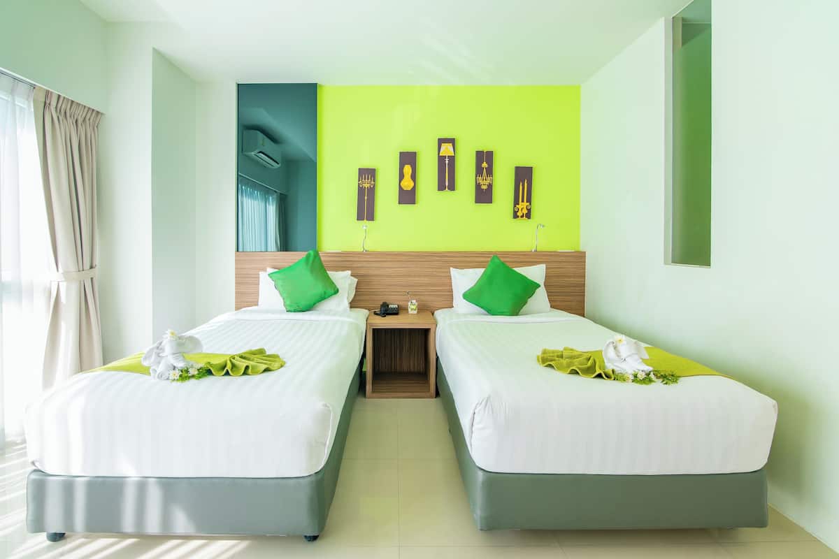 Premium bedding, in-room safe, individually decorated