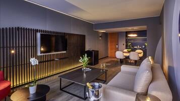 Minibar, in-room safe, desk, soundproofing