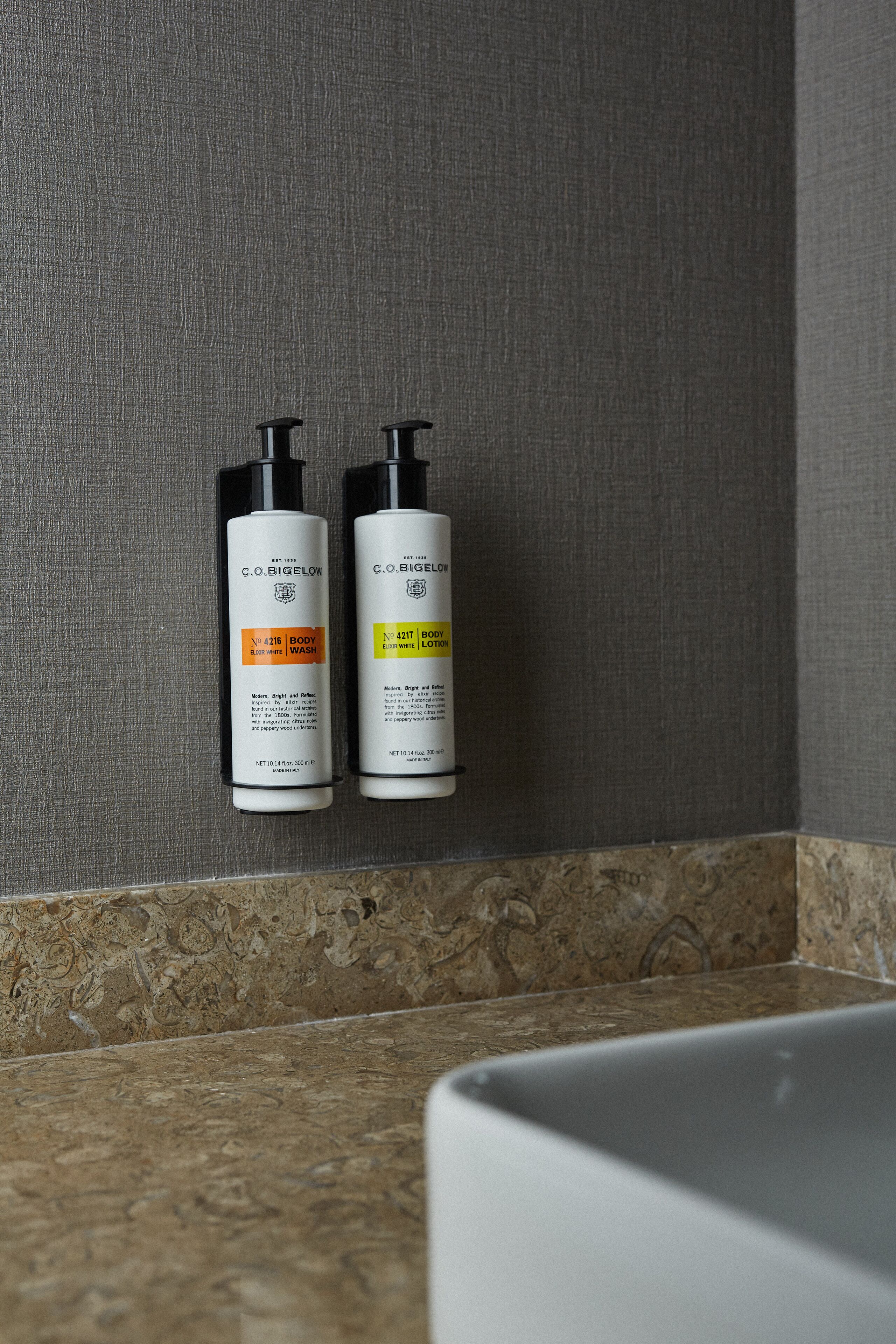 combined shower/bathtub, eco-friendly toiletries, hair dryer, towels