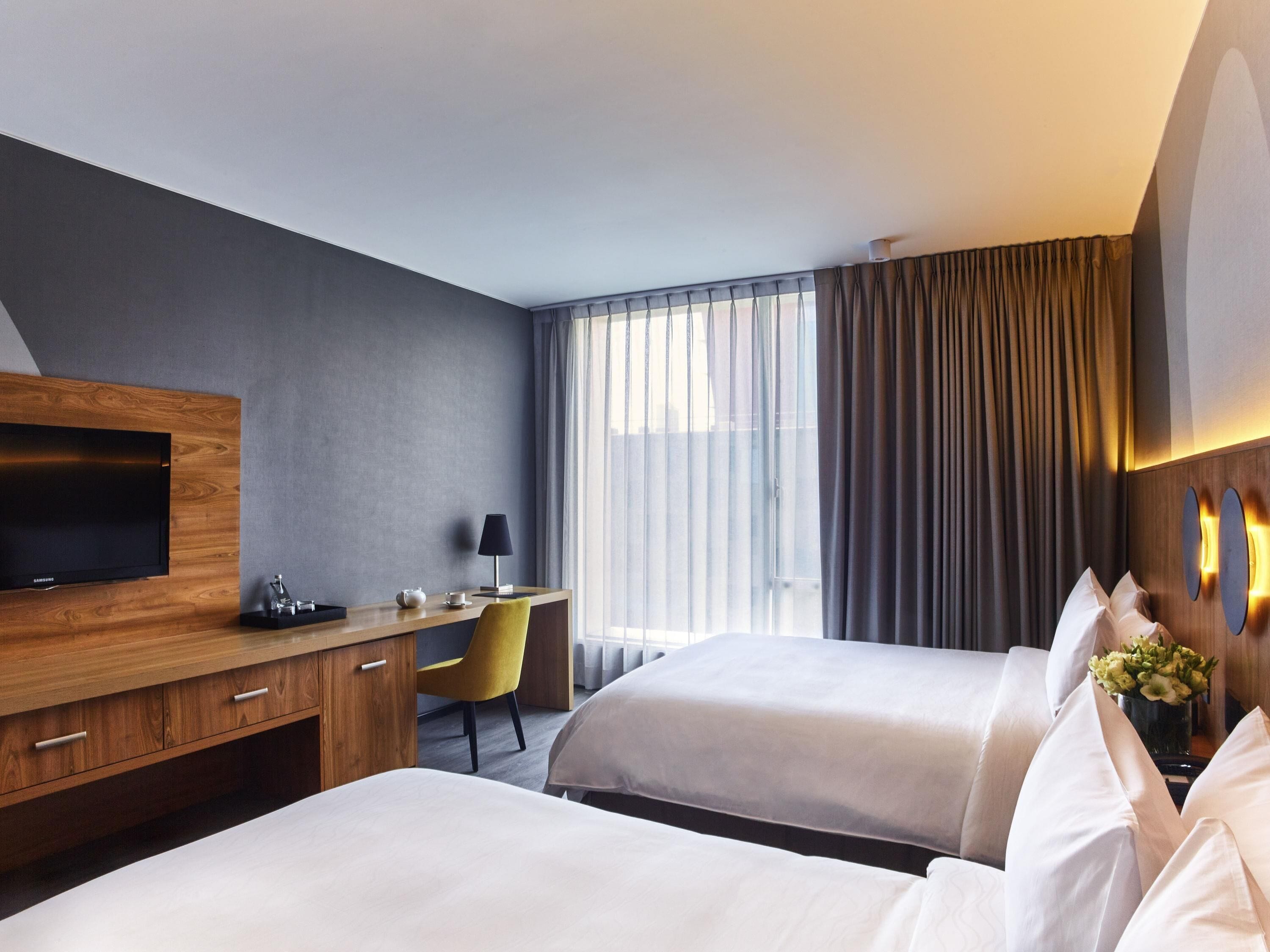 Minibar, coffres-forts dans les chambres, bureau, chambres insonorisées