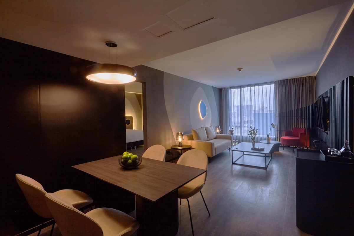 Suite Executive, 1 letto king | Minibar, una cassaforte in camera, una scrivania, insonorizzazione