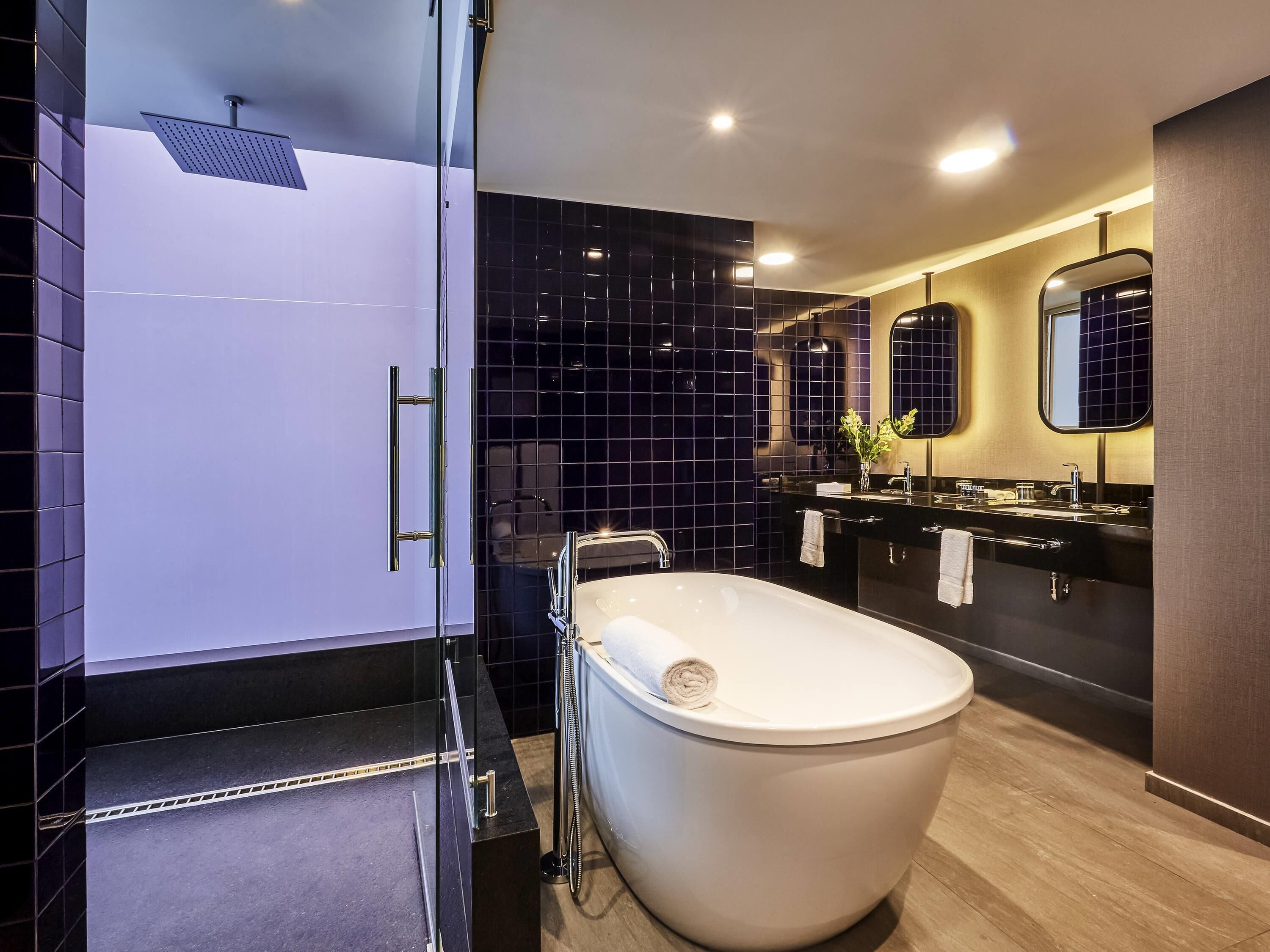 Suite – executive, 1 kingsize-seng | Minibar, safe på rommet, skrivebord og lydisolert